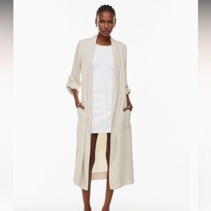 Aritzia Kahlo Robe. Size small. Excellent Condition.